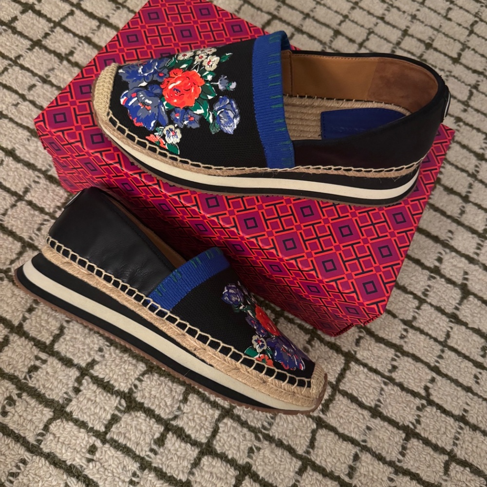 Torry Burch tea rose trainers - Picture 2 of 4